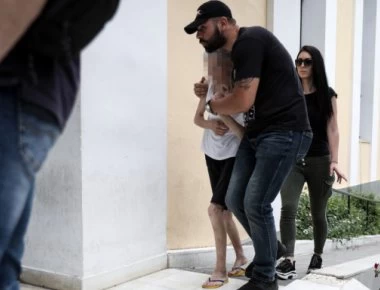 Έγκλημα στο Γουδή: Προφυλακίστηκε η μητροκτόνος - «Η μητέρα μου ζήτησε να τη σκοτώσω»